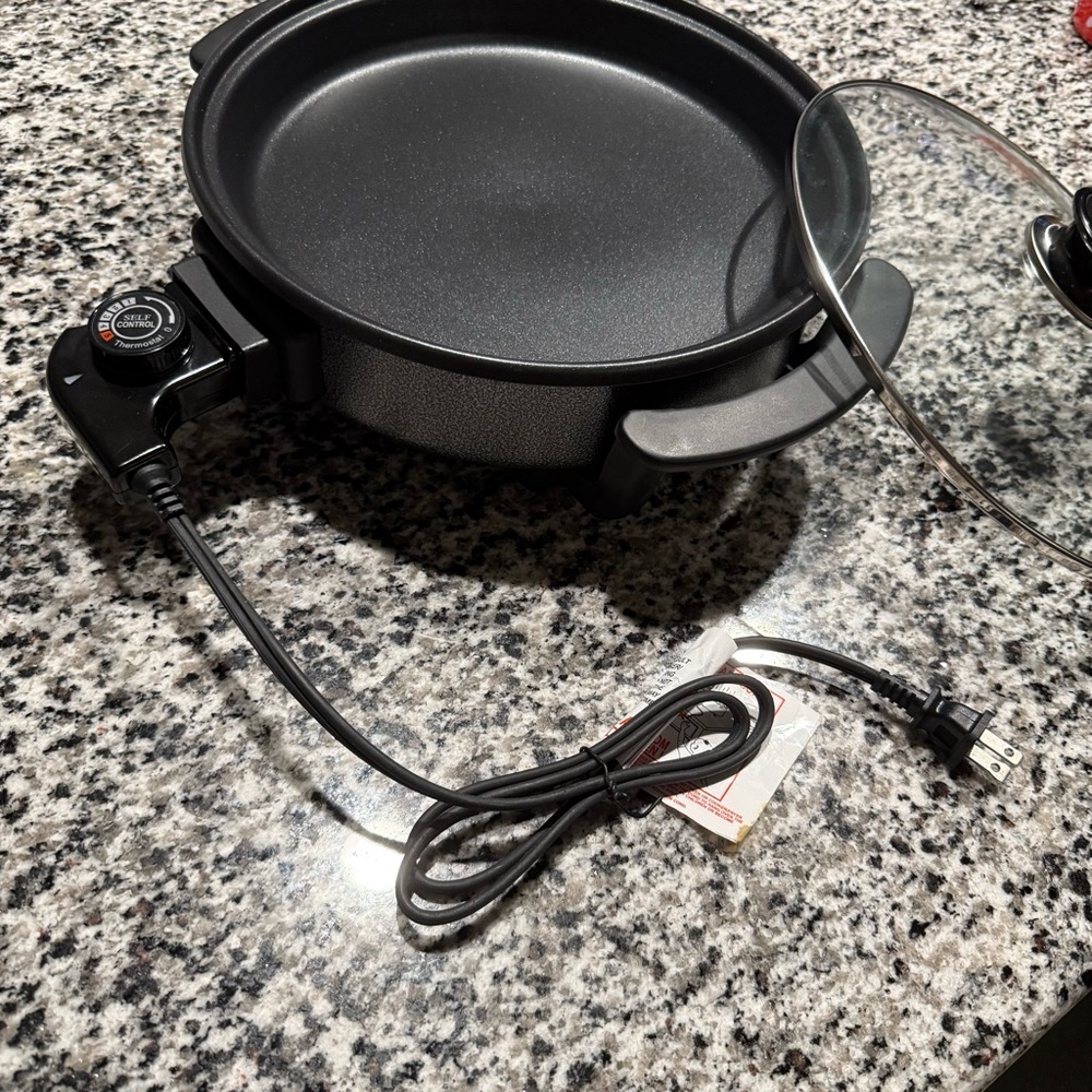 Parini Kitchen Parini 12" Non-Stick Electric Pizza Cooker - Picture 4 of 8